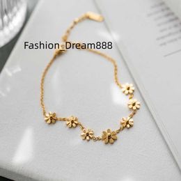 Dainty Waterproof Jewelry 18K Gold Plated Daisy Linked Anklet Stainless Steel Flower Leg Chain Anklets For Women