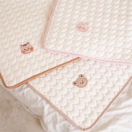 Changing Pads Covers Korean Bear Bunny Embroidered Baby Diaper Changing Pad Washable Waterproof Children Mattress 230705