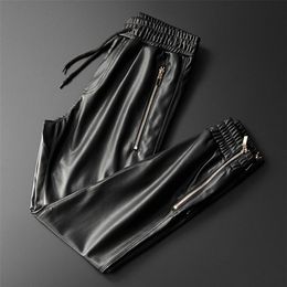 Thoshine Brand Men Leather Pants Superior Quality Elastic Waist Jogger Pants Zipper Pockets Faux Leather Trousers Pencil Pants 201231t