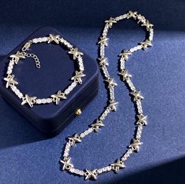 Neu gestaltete, luxuriöse, mit Zirkon eingelegte Volldiamanten-Halskette für Damen, Gold- und Silber-Interlaced-Buchstabe-X-Armband, Designer-Schmucksets T02