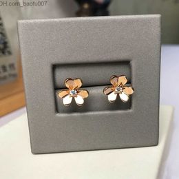 Charm Charms Luxury Brand V Gold Material Sweets Mini Clover Leves Flower Stud Earrings for Women's Fashion 18K Rose Silver Jewellery Z230706