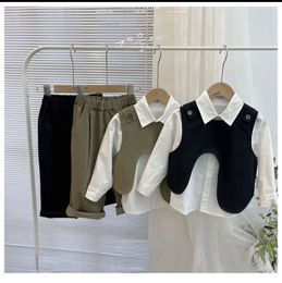 Camisolas 3 peças Conjunto de roupas de primavera para meninos Colete casual Top Pant Kid Crianças bebê menino coreia roupas de grife 2 10 anos 230704