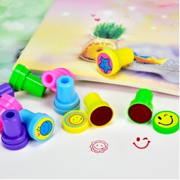 Selos 20 pçs Desenhos Animados Smiley Face Crianças Selo Brinquedo para Scrapbooking Stamper Escola DIY Pintura Po Álbum Carimbo de Borracha 230705