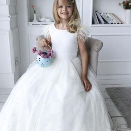 2023 Puffy Flower Girl Dresses For Weddings Jewel Neck Feather Pearls Zipper Back With Bow Girls Pageant Dress Kids Communion Gowns Floor Length