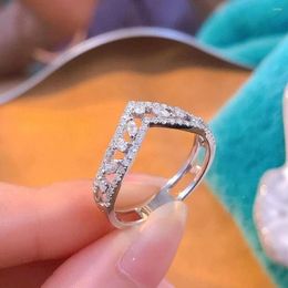 Cluster Rings Huitan V Design Fashion For Women High-quality Silver Colour Bands Stylish Lady's Finger Accessories Party Daily Jewellery