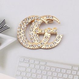 Luxury Designer Letter Brooch 18k Gold Plated diamond Letter brooches Women Rhinestone Crystal Brooch High Quality Suit Pin Jewelry Accessoriesy