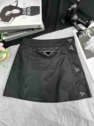 Skirts Designer 2023 New Fashion Split Patchwork Black Midi Women High Waist Triangle Badge Casual Mini Skirt B1I5