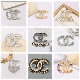 Fashion Designer Letter Brooch Gold Plated diamond Letter brooches Women Rhinestone Crystal Brooch High Quality Suit Pin Jewellery Accessoriesy
