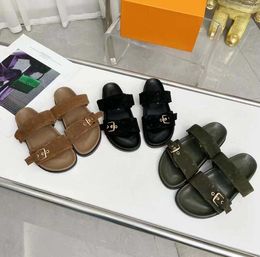 New style Slippers Sandal Sliders thick bottom non-slip soft bottom fashion house slipper women wear beach flip-flops INS