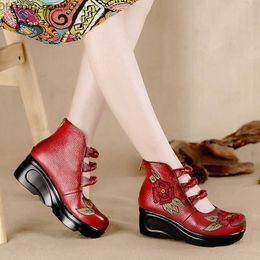 Dress Shoes Women's floral sandals sloping casual leather shoes fashionable embossed women's retro waterproof platform shoes Z230710