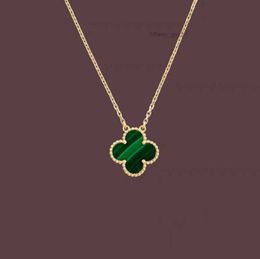 Fashion Pendant Necklaces for women Elegant 4/Four Leaf Clover locket Necklace Highly Quality Choker chains Designer Jewellery 18K Plated gold girls Gift VM76