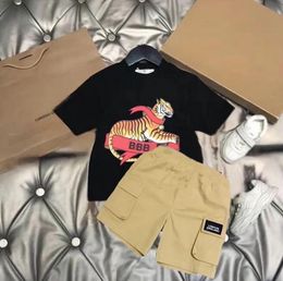 Luxury Boys Clothing Designer Brand Kids Clothes Classic Animal Printed Tshirts Letter Clothing Sets Black Tshirt Kids Fashion Suits