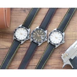 Top-Keramik-Zifferblatt Herrenuhr Luxus-Designer-Uhren Lederarmband 40 mm neutrale automatische mechanische wasserdichte leuchtende Uhren ohne Box