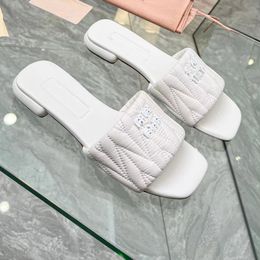 Luxury Slipper Designer Letter Shoes Low Heeled Slippers High Heel Sandals Designer Fashion Elegant Lady White Fashion House Party Shoes Slippers 176