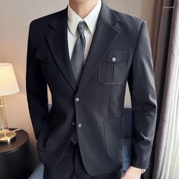 Abiti da uomo Tasche Decorazione Blazer da uomo Patch Blazer 2023 British Business Office Suit Jacket Formal Hombre