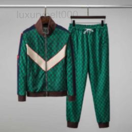 Men's Tracksuits Designer luxury mens tracksuit jacket patchwork outwear sweatshirt suit europe zipper classical letter print sportwear pants Red green stripe SKJ