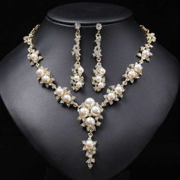 New Pearl Necklace Set for Women Light Luxury and Niche Versatile Bridal Dress Accessories Collarbone Chain Alloy 230628