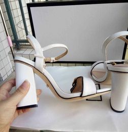 Neu eingetroffene Sandalen 2023 Lackleder Thrill Heels Damen Einzigartiger Designer Spitzschuh Kleid Hochzeitsschuhe Sexy GUCCI-Schuhe Buchstabenabsatz