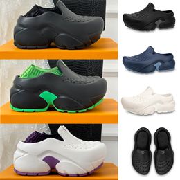 Designer-Sandalen „Shark Clog“ aus EVA-Gummi, Weiß, ultraleichte Gummi-Außensohle, runde, charakteristische Zunge, übergroße Slip-on-geformte Plattform, leichte, wasserdichte Pantoletten