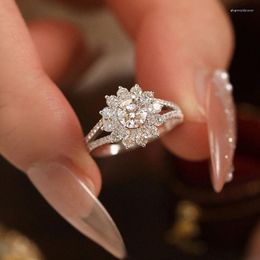 Cluster Rings Shiny Light Sweet Luxury 925 Silver Set Zircon Flower Wedding For Women Elegant Dazzling Jewelry Anniversaries Gift