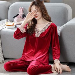 Women's Sleepwear Autumn And Winter Pajamas Set Golden Velvet Warm Nightgown 2 Pieces Lace Long Sleeves Pants Home Clothes