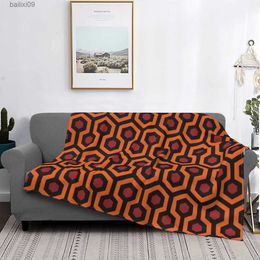 Blankets Orange Shining Looped Hexagons Overlook Hotel Carpet Blankets Soft Flannel Vintage Geometric Throw Blanket for Couch Car Bedroom T230710