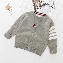 Sweter dziecięcy w paski sweter z dzianiny jesienno-zimowy chłopiec dziewczyna sweter dzieci miękkie ubrania chłopcy topy strój odzież 221031 L230710