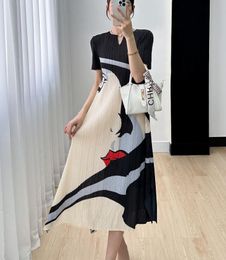 Pleated Dress Luxury 2023 New ISSEY Elegant and Elegant Style High Grade V-neck Printed Pleated Long Dress