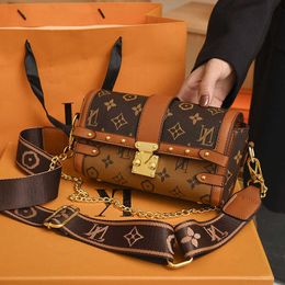 Shop-designed Bags Are Sold Cheaply Bag for Women 2023 New Old Flower Cylinder Fashion Round Pillow Single Shoulder Crossbody