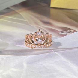 Cluster Rings 2023 Luxury Rose Gold Crown Round Full Diamond Couple Ring For Women Geometric Anniversary Gift Party Jewelry Wholesale