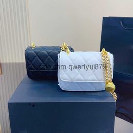 Wallets Fashion Black Chain Woc Purses Mini Shoulder Bag Caviar Leather Pocket Small Crossbody Luxury Style Simple Heart Lock Ladies
