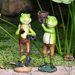 Decorative Objects Figurines Cute Resin Working Frogs Statue Outdoor Garden Store Decorative Frog Sculpture For Home Desk Garden Decor Ornament Gift T230710
