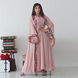 Ethnic Clothing 2023 Fashion Temperament Elegant Chiffon Embroidery Pink Crew-neck Dress With Hijab Ramadan Eid Djellaba Muslim Dubai