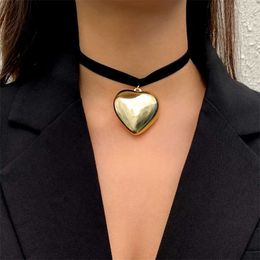 Pendant Necklaces Chunky Black Flannelette with Big Heart Pendants for Women Trendy Short Choker Collar 2023 Fashion Jewelry Accessories 230613