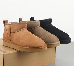 Classic Women Ultra Mini Shearling Bootie stivali da neve Morbida e confortevole pelle di pecora per mantenere caldi gli stivali con il sacchetto per la polvere Bellissimi regali