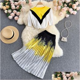 Two Piece Dress Elegant Womens Summer Knit Set Short-Sleeved Sweater Top Colour Contrast High-Waist Pleated Skirt Two-Piece Suit 2022 Dhwjb