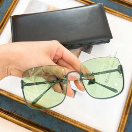 2023 Высококачественные солнцезащитные очки Xiangnana Sunglasses 4182 популярны в сети, и в том же стиле металлические полумочные очки являются модными