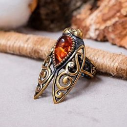 Fashion Ring for Women Gold Colour Ring Unique Vintage Red Crystal Insect Cicada Jewellery Wedding Engagement Party Ring Gift