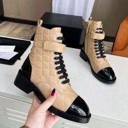 Botas de tornozelo de couro genuíno de salto baixo de couro feminino com cadarço e zíper lateral botas de combate ao ar livre sapatos de designers de luxo marcas calçados de fábrica