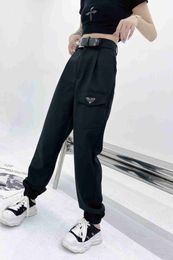Women's Pants Capris The new classic triangle leather label of family 22 in early autumn is casual and versatile. It's tied up. Harun's slim overalls