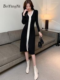 Casual Dresses Beiyingni Long Sweater Dress Women Spell Color Elegant Vintage Slim V-neck Knitted Womans Black Chic Vestidos