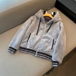 Autumn and winter new lamb wool splicing jacket jacket, striped color, lamb wool soft and comfortable and warm, men and women alike.