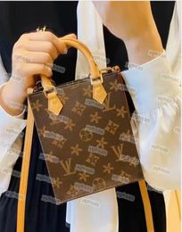 2023 designer bag Printed letter messenger bag underarm bags hobo for women shoulder bags Chest pack lady Organ bag handbags presbyopic purse messenger bag tote bag