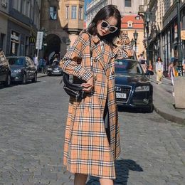 Designer 2024 European Designer Coat, Dress, And American Cheque Style, Fashion Ing, Loose Women's Mid-Length Trench Co
