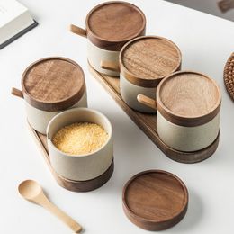 Storage Bottles Jars Ceramic Retro Seasoning Jar Pepper Storage Bottle Round Ceramic Seasoning Jar with Wooden Lid Salt Pepper Kitchen Tool 230710