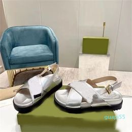 Bread Slippers Woman Flat Bottom Thick Bottom Leisure Sandals Designer Sandals One Sandal Cross Strap Sandals Pure Color Ladies Daily with box