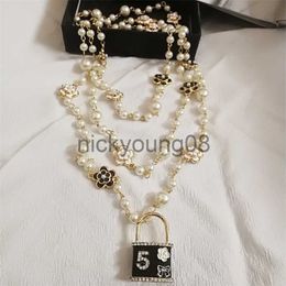 Pendant Necklaces Pendant Necklaces Women Long Pearls Lock Chain Collane Lunghe Donna Camelia Layered Party c Necklace Brand Jewelry 221105 x0711 x0711