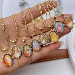 Chains 2023 Oval Shapes Catholic Necklaces Simple Long Chain With Virgin Jesus Po Plastic CZ Pendant Random Pattern Cross