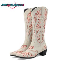 Boots Women's Western Denim Sewn Flower Boots 2023 Embroidered Retro Patch Work Denim Shoes L230712