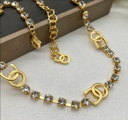 Neu gestaltete Messing-Halsketten-Anhänger, abgestuft, Vintage-Kristall, Diamant, D-Buchstabe-Halsketten, Damen-All-Match-Vogue-Mode-Armbänder, Designer-Schmuck, DNB17